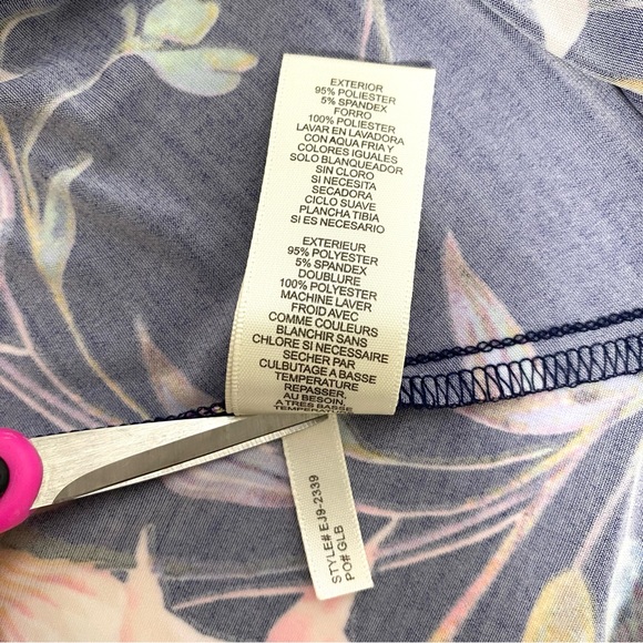 Eliza J Faux Wrap Dress 3/4 Sleeve V-Neck in Bright Tropical Style Floral Print - Picture 16 of 16